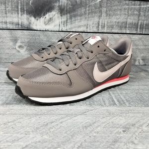 wmns nike genicco